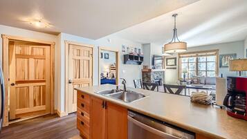 Condo, 2 Bedrooms | Interior