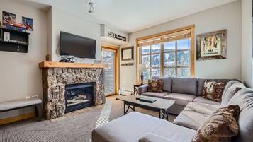 Condo, 2 Bedrooms | Living area