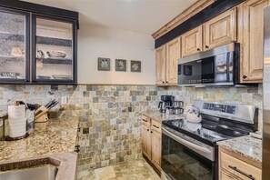 Condo, 2 Bedrooms | Private kitchen