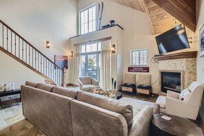 Condo, 2 Bedrooms | Living area