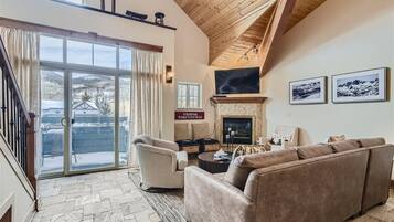 Condo, 2 Bedrooms | Living area