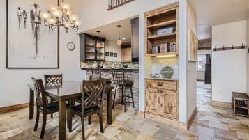 Condo, 2 Bedrooms | Dining