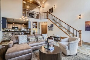 Condo, 2 habitaciones | Área de sala de estar