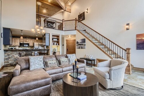 Drake Landing #a8 3 Bedroom Condo by RedAwning