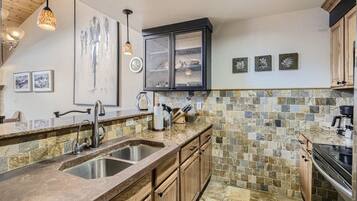 Condo, 2 Bedrooms | Private kitchen