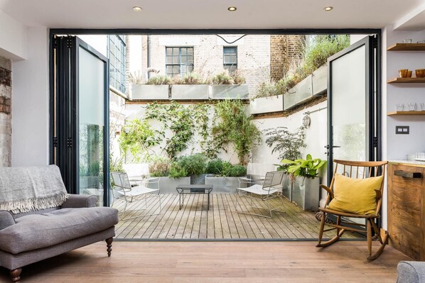 Interior - Stunning 3BD Flat With Garden in Shoreditch Zone 1 (London)