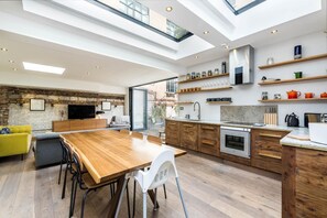 獨棟房屋 (3 Bedrooms) | 私人廚房 | 微波爐、烤箱、電熱水壺