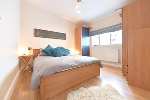 3 habitaciones y tabla de planchar con plancha 