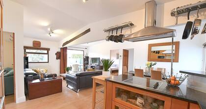 Gorgeous 3BD Cottage in the Heart of Guildford