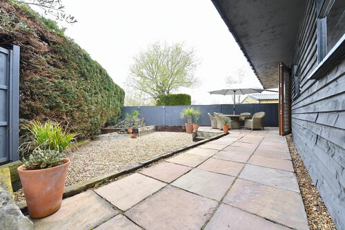 Gorgeous 3BD Cottage in the Heart of Guildford