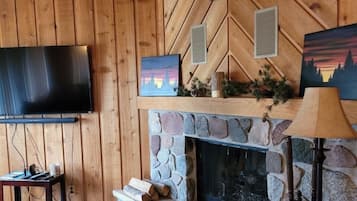 Townhome, 3 Bedrooms | Living room | TV, fireplace