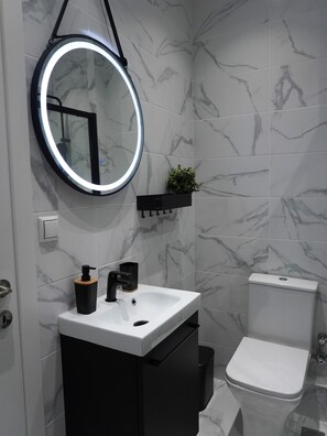 淋浴設備、風筒、提供毛巾、番梘