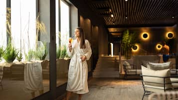 Indoor spa tub