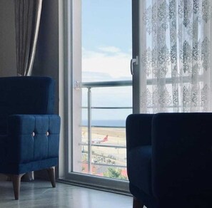 Apartment | Living area | 50-inch LCD TV with satellite channels, TV - Mila Suite (Trabzon)