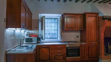 Kühlschrank, Mikrowelle, Ofen, Hochstuhl