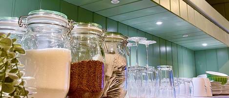 Comfort-pientalo | Yksityinen keittiö | Uuni, liesi, astianpesukone, vedenkeitin