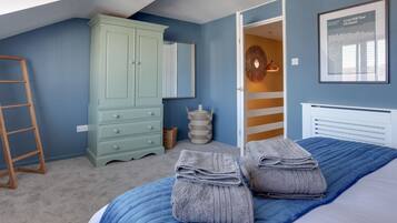 Comfort Townhome | 3 bedrooms, individually decorated, individually furnished, free WiFi