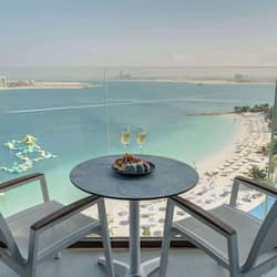 Premium Twin kamer (Beach and Pool) | 1 slaapkamer, een minibar, een kluis op de kamer, een bureau