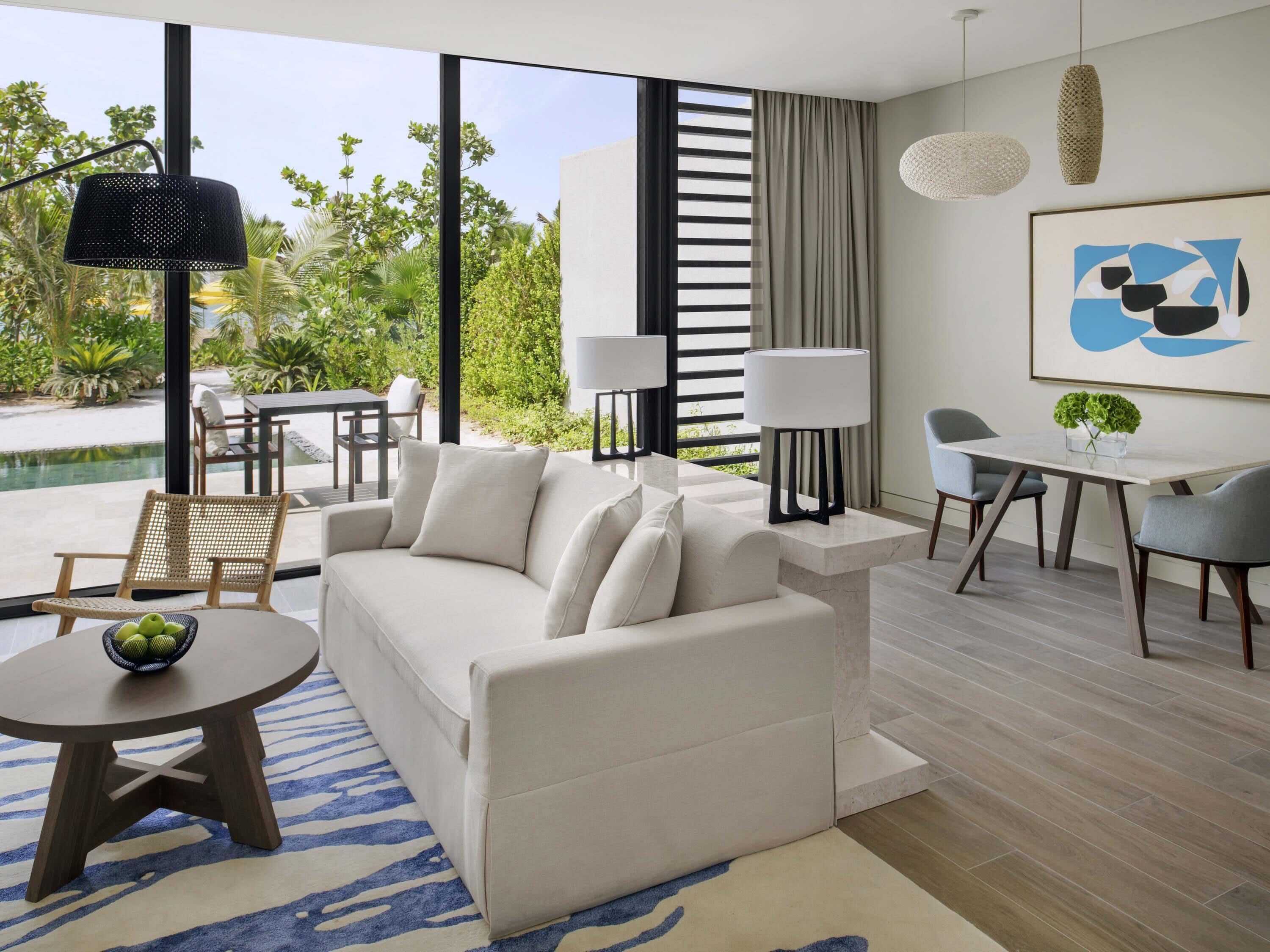 Suite, 1 cama doble (Al Marjan) | Minibar, caja fuerte, escritorio y espacio para trabajar con un portátil