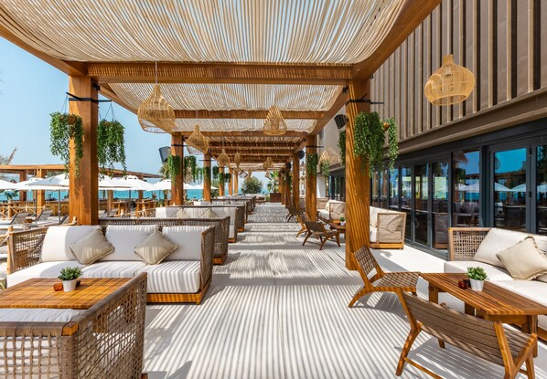 4 restaurantes, é servido café da manhã