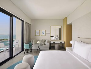 Minibar, in-room safe, desk, laptop workspace - Mövenpick Resort Al Marjan Island (Ras Al Khaimah)