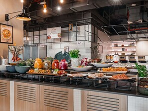 Desayuno buffet todos los días (con cargo) 