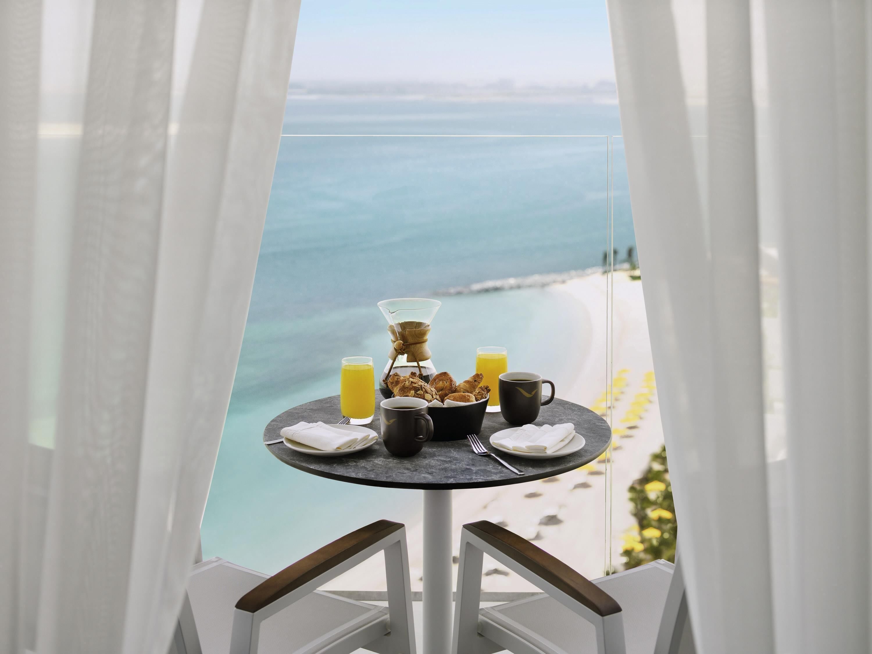 Minibar, coffre-fort, bureau