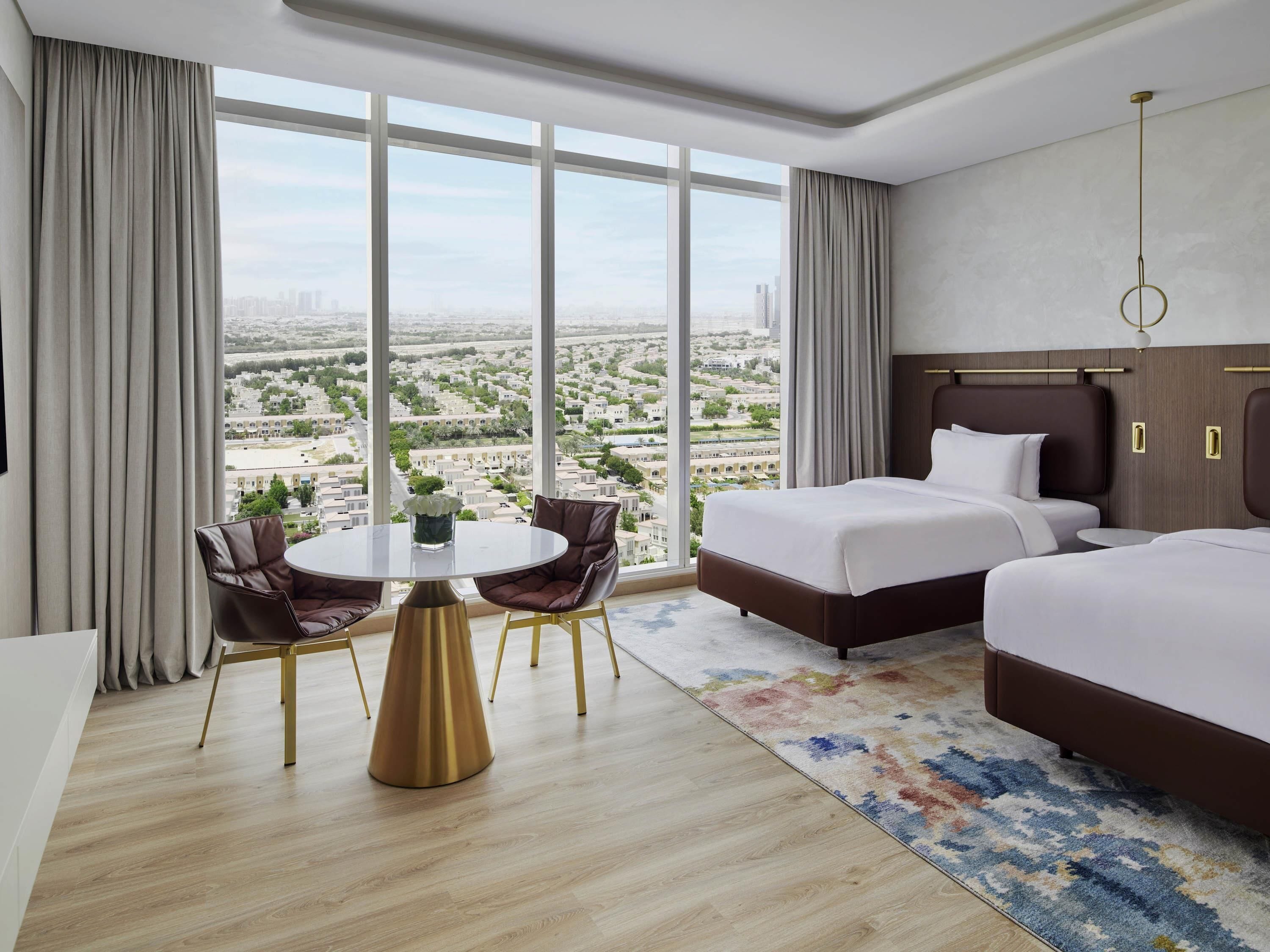 Deluxe Room, 2 Single Beds, City View | Sengetøy av topp kvalitet, minibar og safe på rommet