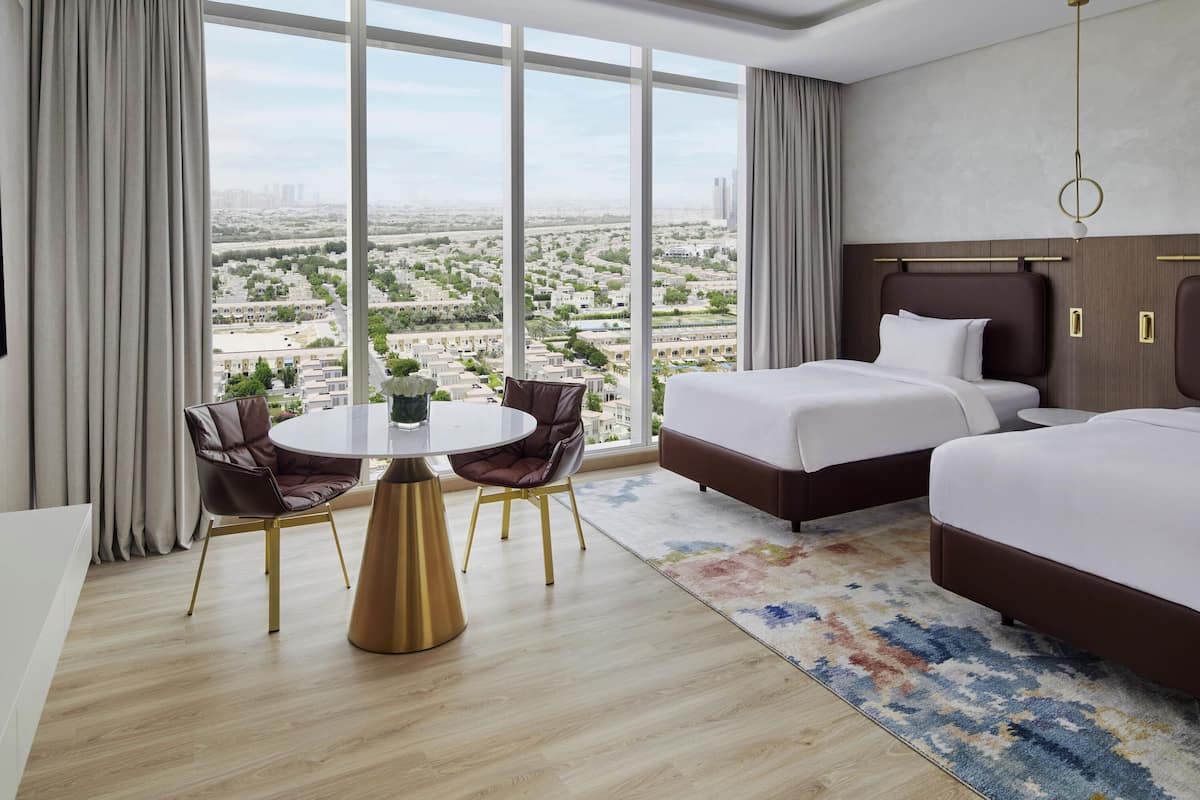 Deluxe Room, 2 Single Beds, City View | Sengetøy av topp kvalitet, minibar og safe på rommet