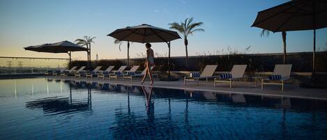2 piscines extérieures