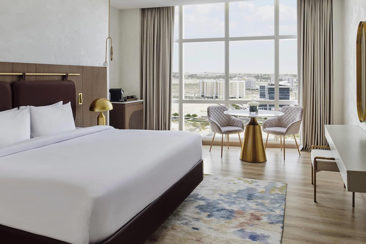 Rom – superior, 1 kingsize-seng, byutsikt | Sengetøy av topp kvalitet, minibar og safe på rommet