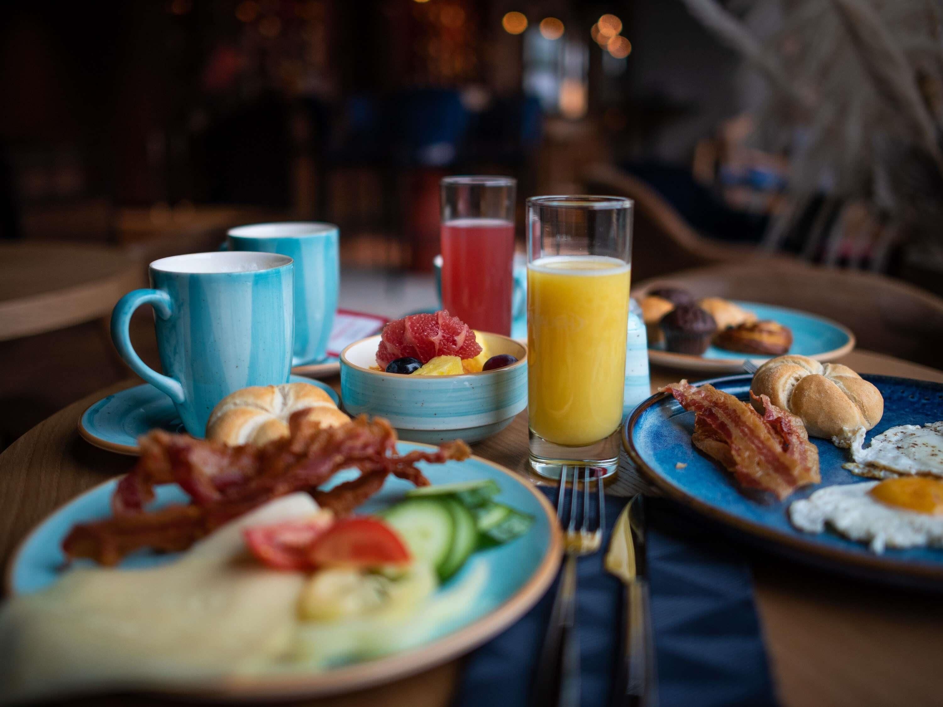 Se ofrece un desayuno bufé todos los días (por un coste adicional)