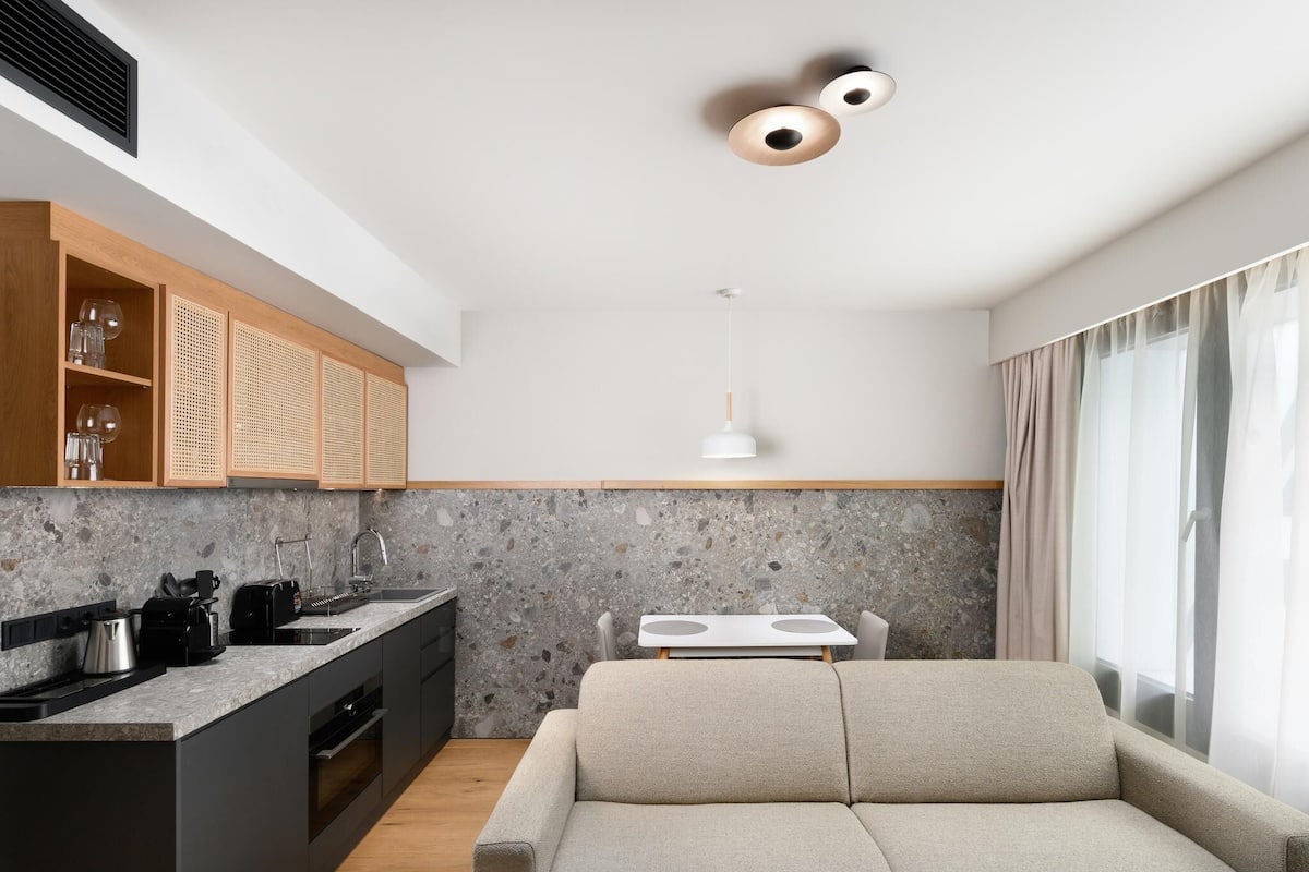 Apartment, 1 Bedroom | Minibar, in-room safe, laptop workspace, blackout drapes