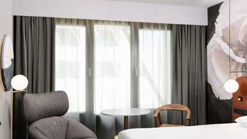 1 ๊ฐ์ ์นจ์ค, ๋ฏธ๋๋ฐ, ๊ฐ์ค ๋ด ๊ธ๊ณ , ๊ฐ๊ฐ ๋ค๋ฅธ ์คํ์ผ์ ์ธํ
๋ฆฌ์ด