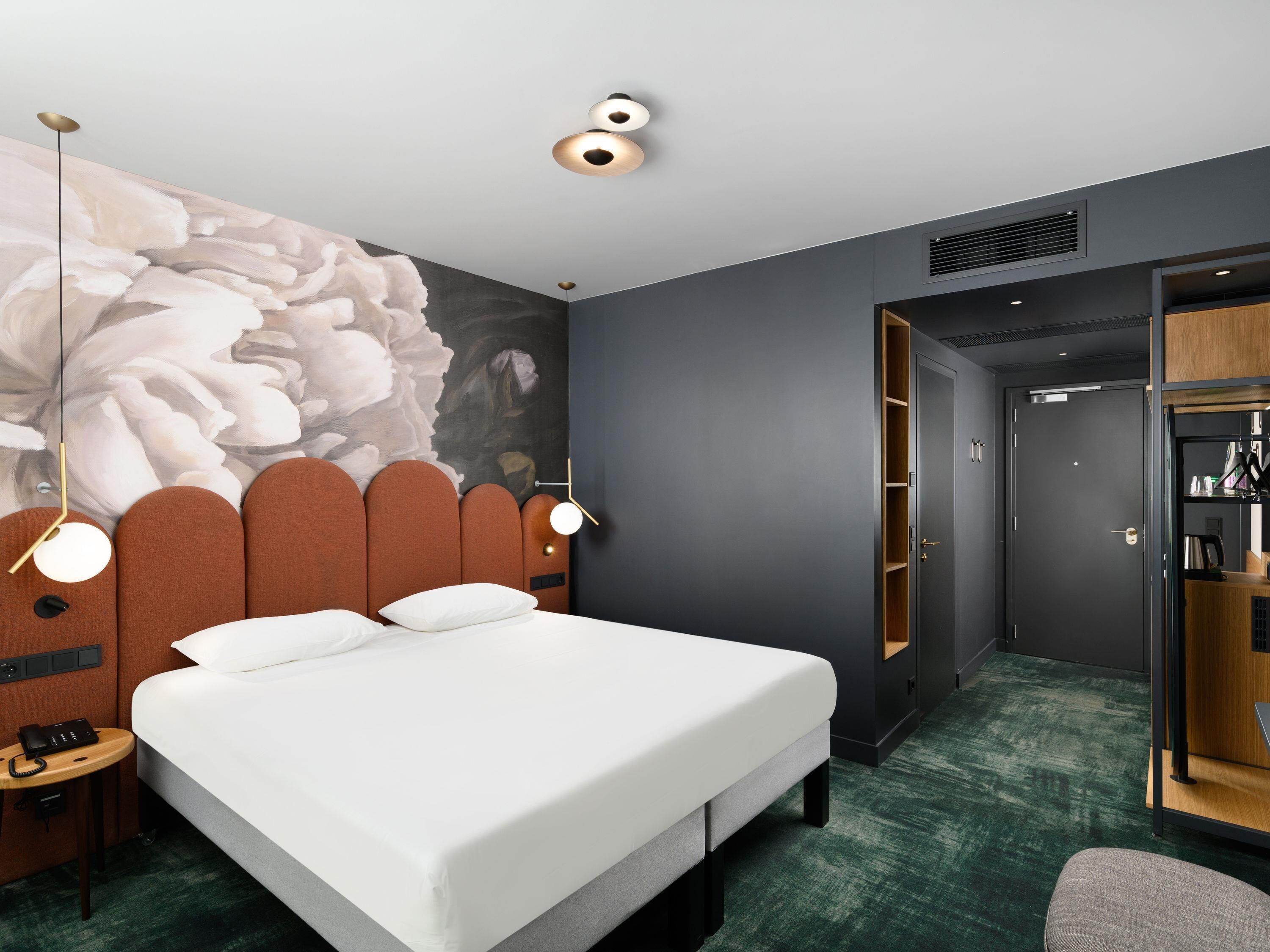 Minibar, Zimmersafe, individuell dekoriert, individuell eingerichtet