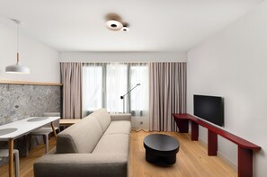Apartment, 1 Bedroom | Minibar, in-room safe, individually decorated, individually furnished - Mercure Debrecen (Debrecen)