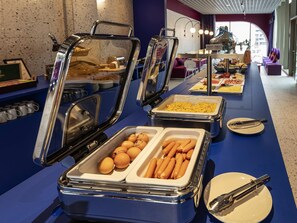 Daily buffet breakfast for a fee