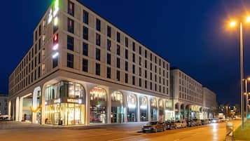 Desk, blackout drapes, soundproofing, free WiFi