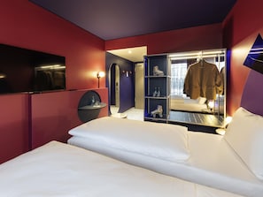 Quarto standard, 2 camas de solteiro | Escrivaninha, cortinas blackout, quartos à prova de som