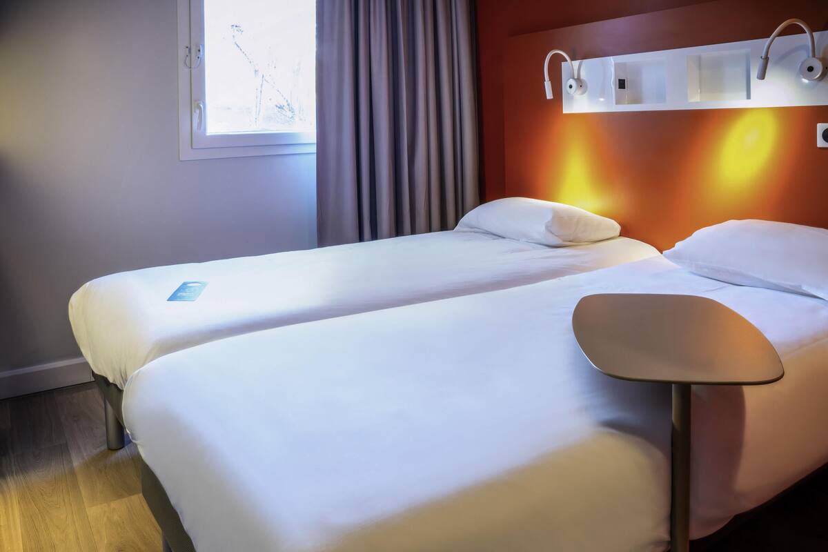 Twin kamer, 2 eenpersoonsbedden | Een laptopwerkplek, gratis wifi, beddengoed