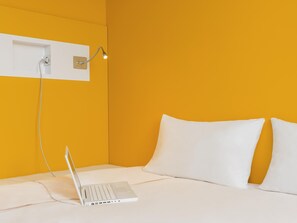 Laptop workspace, free WiFi, bed sheets - Ibis Budget Reims Parc Des Expositions (Reims)