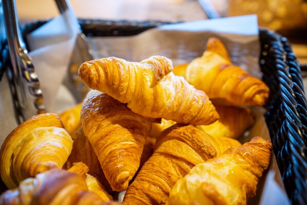 Daily buffet breakfast for a fee - Ibis Budget Reims Parc Des Expositions (Reims)