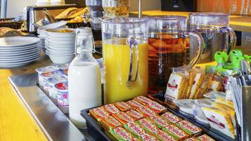 Bữa sáng buffet hàng ngày với phụ phí nhỏ