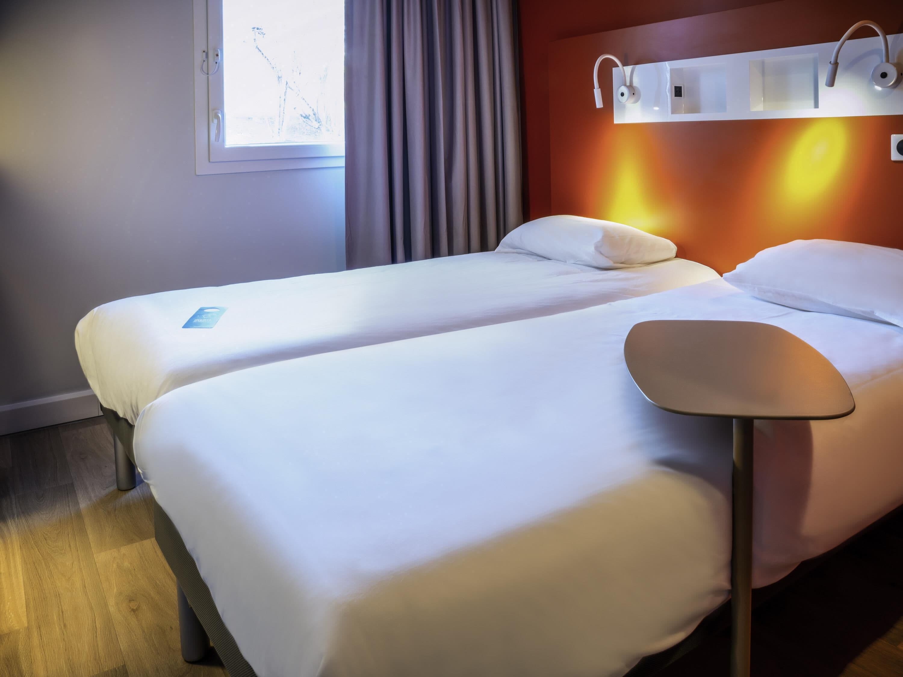 Twin Room, 2 Twin Beds | Laptop workspace, free WiFi, bed sheets