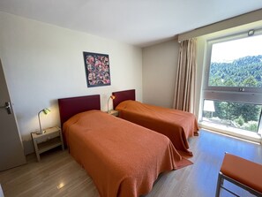 3 bedrooms, iron/ironing board, free WiFi