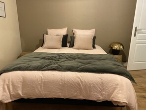 1 Schlafzimmer, Bügeleisen/Bügelbrett, Reisekinderbett, kostenloses WLAN