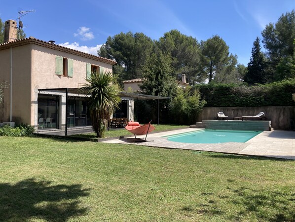 Outdoor pool - Quiet villa with pool 5 minutes from downtown Aix-en-Provence (AIX EN PROVENCE)