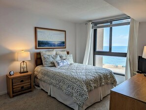 3 bedrooms, iron/ironing board, WiFi - Oceanfront 2BR+Den Condo w/ Sweeping Views–8th Floor Harbor Building, Sea Colony (Bethany Beach)