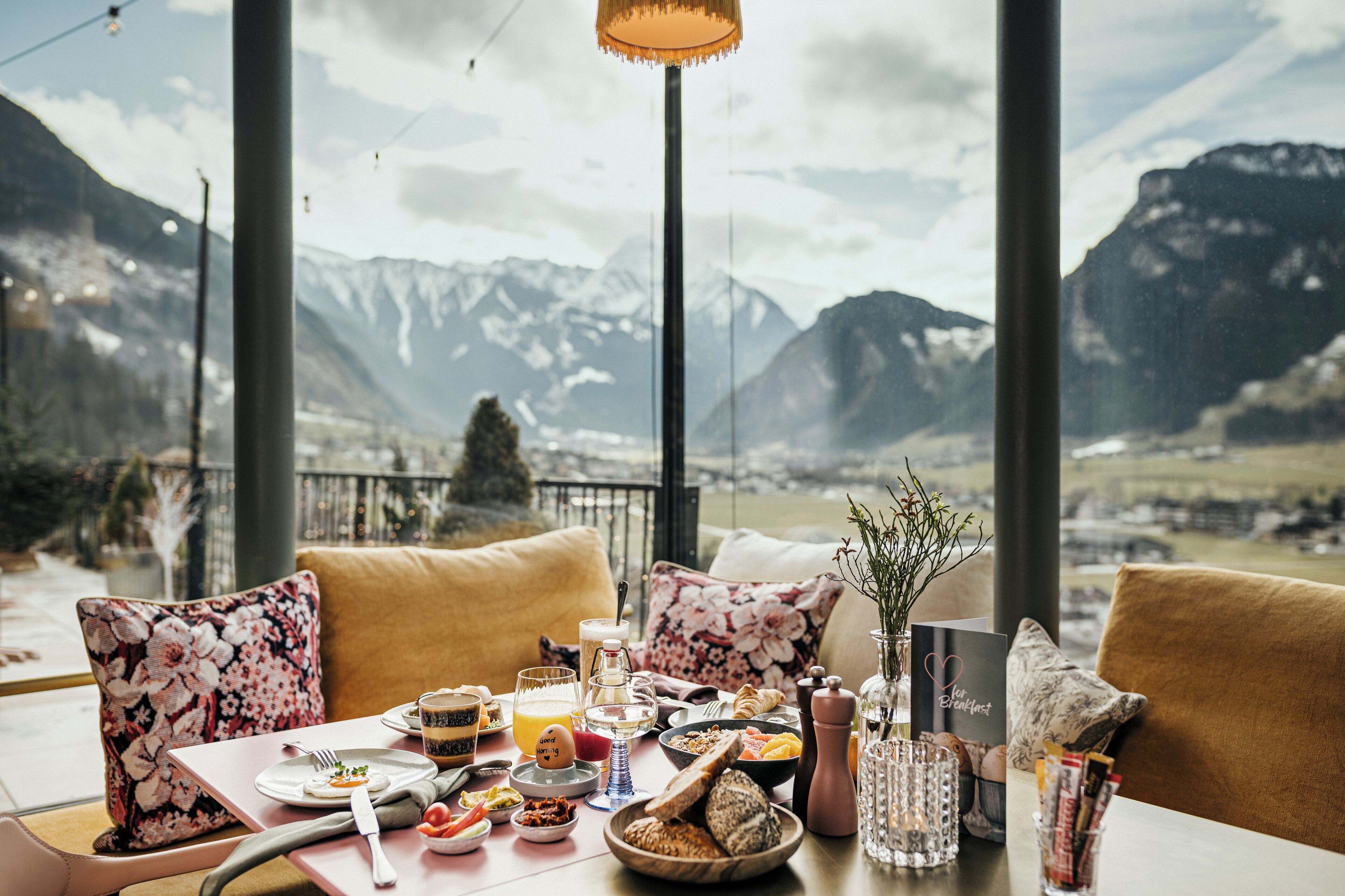 Sudah termasuk sarapan prasmanan setiap hari