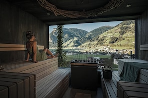 Badstue, dampbad, kroppsbehandlinger og massasje med varme steiner